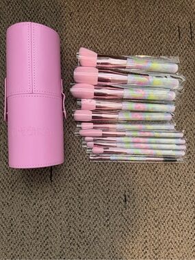 Pastel Floral Makeup Brush Set with Pink Roll Case